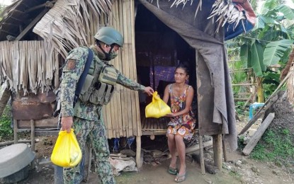 Cops Help K Eastern Visayas Families Displaced By Crisis Philippine