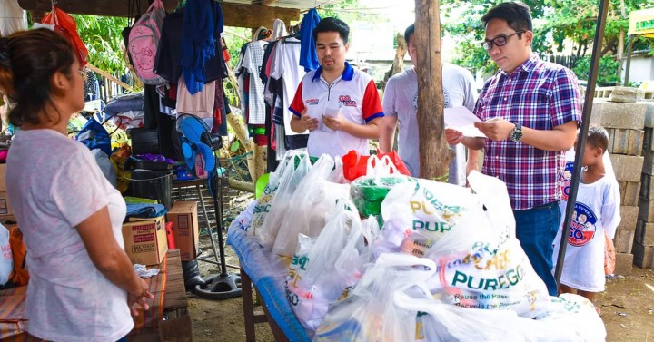 Go Dswd Give Relief Goods Cash To Dagupan Fire Victims Philippine