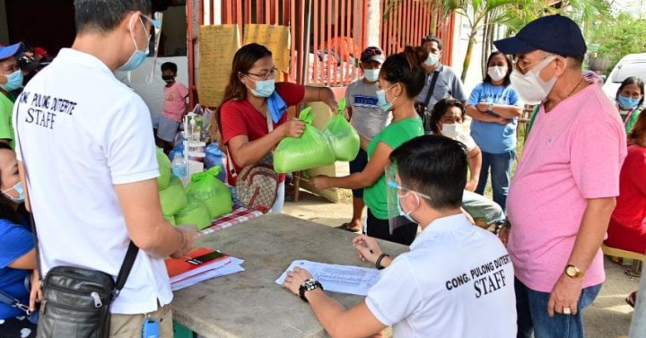 Pulong Gives Aid To Davao Fire Victims Philippine News Agency