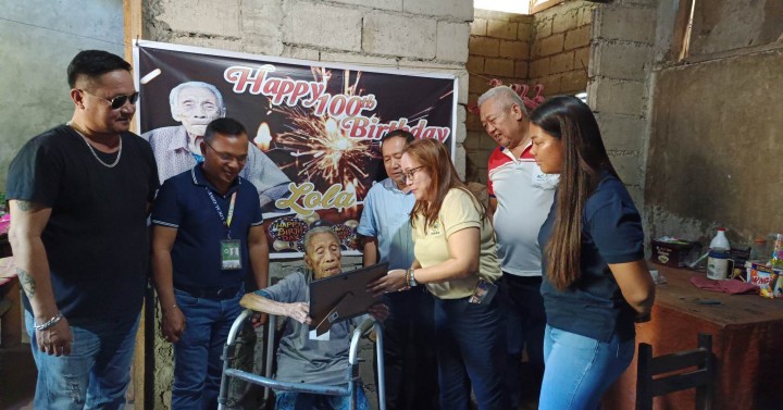 5 Negrense Centenarians Get P100K Cash Gift Philippine News Agency