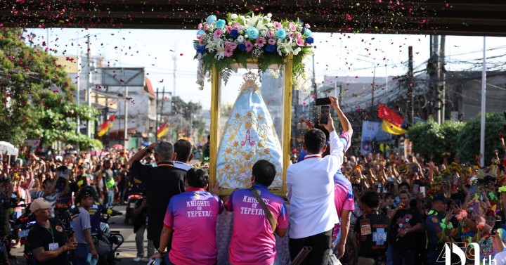 Devotees bring Sto Niño to Mandaue in traditional Traslacion