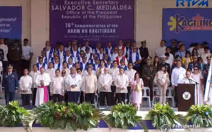 <p><strong>ARAW NG KAGITINGAN.</strong> Executive Secretary Salvador Medialdea leads the commemoration activities of Araw ng Kagitingan (Day of Valor) in Mt. Samat National Shrine, Pilar, Bataan on Monday (April 9, 2018).<em> (Screengrab from RTVM) </em></p>