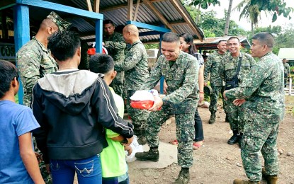 <p><strong>SEPARATE ARMED SERVICE. </strong> Lt. Col. Darwin de Luna, commanding officer of the Marine Battalion Landing Team 4, helps in the distribution of food packs to community residents in southern Palawan. He is assisted by 3rd Marine Brigade commander, Brig. General Nathaniel Casem (extreme right) in this file photo. </p>