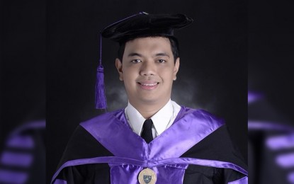 2017 Bar topnotcher: 'Avoiding jobs abroad brought me to law school'