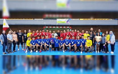 <p>HANDBALL SILVER. Ambassador Charles Jose (middle, in barong), joins the Philippine delegation and Embassy officers and staff after the awarding ceremonies as the Philippine handball team won the silver medal  in the IHF Trophy Zone 1B -East and South East Asia 2018 in Selangor, Malaysia on April 22, 2018. The young team bowed to powerhouse Thailand during the April 21 finals via a score of 38-28. <em>(Photo courtesy of DFA)</em></p>