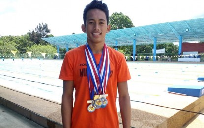 <p><strong>BEMEDALLED SWIMMER.</strong> Jomarie Berja of Davao Region with his seven medals.<em> (Photo by Jean Malanum)</em></p>