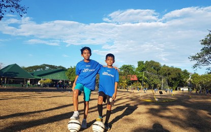 <p><strong>YOUNG FOOTBALLERS.</strong> AJ Boy Victoriano and Matteo De Venecia, 12 year old football enthusiasts from Philippines, have been selected as country’s representatives at the global Football for Friendship (F4F) social programme. This year, the F4F programme has expanded to 211 countries and regions. The Philippines will participate in the programme for the first time. <em>(Handout photo)</em></p>