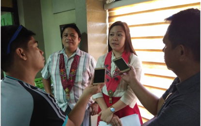 <p><strong>SOLAR POWER</strong>. Tayabas City’s Sangguniang Panlungsod (legislative council) Majority Floor Leader Councilor Wenda S. Saberola (2nd from left) explains her proposal for the construction of a 20-megawatt Solar Energy Plant through the Public-Private Partnership for the People (P4) project between the city government and the Polaris Solar Plant, which is owned by AM Rev Prelude 6375 LLC, a company based in California, USA. Supporting her proposal is fellow Councilor Mapet Jacela as the solar energy power plant would hike the city's revenues and create more jobs. <em>(Photo by Gideon Belen)</em></p>