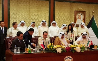 <p>DFA Secretary Alan Peter Cayetano and Kuwaiti Deputy Prime Minister and Foreign Minister Sheikh Sabah Khalid Al Hamad Al Sabah sign the "Agreement on the Employment of Domestic Workers" at the Ministry of Foreign Affairs in Kuwait. <em>(Photo courtesy of DFA-Office of Public Diplomacy)</em></p>