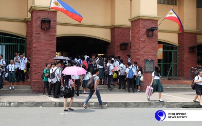 Manila City Council approves P2K graduation cash gift for students