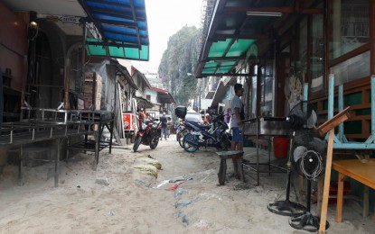 <p><strong>FORCED DEMOLITION UNDERWAY.</strong> File photo of the establishments that are among those ordered to be demolished in El Nido from the easement zone. Department of Environment and Natural Resources has proposed the compulsory demolition of 32 business establishments in El Nido for failing to meet the 30-day deadline.<em>(Photo by SN Pilapil)</em></p>
