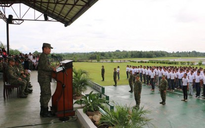 <p><strong>TRAINEES.</strong> Maj. Gen. Cirilito Sobejana, Army's 6th Infantry Division commander, addresses the 285 candidates soldiers, who started formal training on Friday (June 1, 2018) at the 6th Division Training School in Datu Odin Sinsuat, Maguindanao. <em>(Photo courtesy: Army's 6th Infantry Division)</em></p>