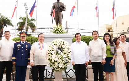 <p><strong>INDEPENDENCE DAY.</strong> Senator Richard Gordon (third from left), together with Bulacan Governor Wilhelmino M. Sy-Alvarado (fourth from left) lead thousands of Bulakenyos in the wreath-laying ceremony at the statue of Gen. Emilio Aguinaldo in commemoration of the 120th Anniversary of the Declaration of Philippine Independence held at the historic grounds of Barasoain Church, City of Malolos, Bulacan on Tuesday morning (June 12, 2018).(<em>Photo by Manny Balbin)</em></p>