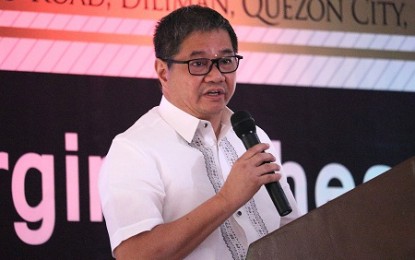 <p>NPO MODERNIZATION. National Printing Office (NPO) Director Francisco V. Vales Jr. announces  NPO's direction and plan of action under the Roadmap Vision 2020, the modernization plan of the NPO, during the organizational assessment at the NPO Atrium in Diliman, Quezon City on Monday (June 18, 2018). <em>(PNA photo by Jess M. Escaros Jr.)</em></p>