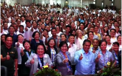 <p><strong>INFO CARAVAN</strong>. More than a thousand people flash the thumb-up sign during the Nationwide Information Caravan on the salient features of the Universal Access to Quality Tertiary Education Act (UAQTEA) or Republic Act 10931 at the Batangas City Convention Center on Tuesday (June 19, 2018). <em>(Photo by Saul Pa-a)</em></p>