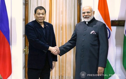 <p>STRONGER TIES. President Rodrigo R. Duterte and India Prime Minister Narendra Modi shake hands during the bilateral meeting held in New Delhi, India in January this year. <em>(Presidential Photo)</em></p>
