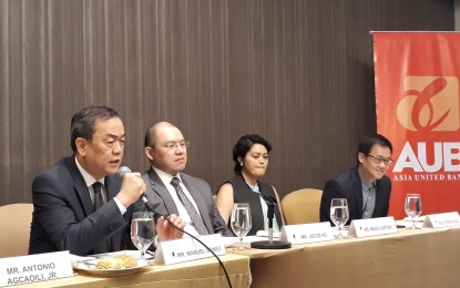 <p>ROBUST ECONOMY. Asia United Bank President and CEO Manuel Gomez (left) has expressed optimism the domestic economy will stay robust, during the bank's stockholders' meeting at the Joy Nostalg Hotel and Suites Manila in Ortigas Center on Friday, June 22. <em>(Photo by Kris M. Crismundo)</em></p>