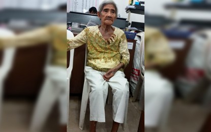 <p><strong>CENTENARIAN</strong>. Magdalena Barcela Serrano, who was born in 1916, is set to turn 102 on July 28. Serrano was awarded a cash gift of PHP100,000 and a plaque of recognition by the Department of Social Welfare and Development on Thursday (July 5, 2018) . <em>(Photo by Emmanuel Solis)</em></p>