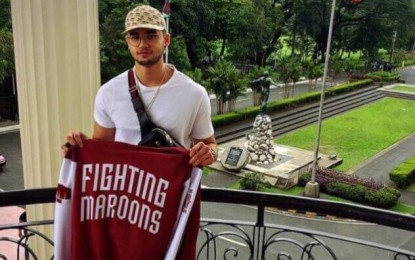 <p><strong>FIGHTING MAROON</strong>. Kobe Paras holds a UP Fighting Maroons jacket during his visit to the University of the Philippines in Diliman. The six-foot-six winger has committed to play for the Maroons in UAAP basketball, following in the footsteps of his father, Benjie, who once donned the UP jersey back in the 80s. <em>(Photo courtesy of @upmbt Twitter)</em> </p>