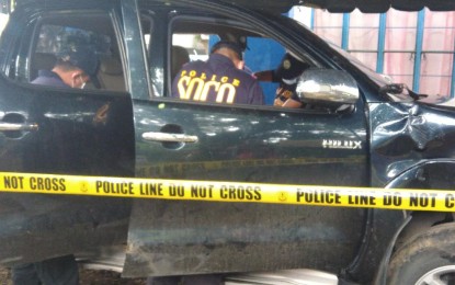 <p><strong>ABANDONED CAR.</strong> Regional Scene of the Crime Operations (SOCO) investigators examine a black Toyota Hi-lux found abandoned on the Mabaco-Pantihan Bridge, Tulay B village of Maragondon town at 6:55 a.m. Wednesday (July 11,2018). The vehicle, bearing no plate nor any conduction sticker, is a physical match of the vehicle used in the ambush of Trece Martires City Vice Mayor Alexander Lubigan, together with his driver-bodyguard Romulo Guillemer, in front of a Korean Hospital along Trece-Indang Road in Brgy Luciano before 2:53 pm on July 7. <em>(Photo by Gladys S. Pino/PNA)</em></p>
