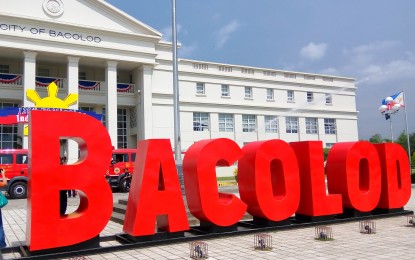 <p>Bacolod City Hall. <em>(PNA-Bacolod file photo)</em></p>