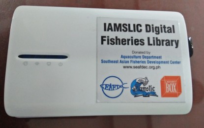 <p>DIGITAL FISHERIES LIBRARY. The Southeast Asian Fisheries Development Center-Aquaculture Department (SEAFDEC-AQD) donates digital fisheries libraries such as the one shown in photo to 14 state universities and colleges in the country as part of the week-long celebration of the center’s 45<sup>th</sup> founding anniversary.<em> (Photo by Perla G. Lena)</em></p>