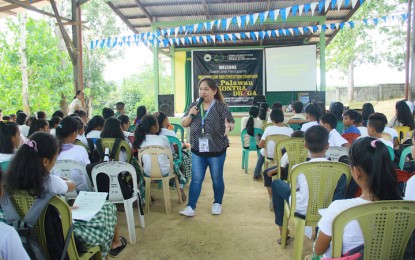 <p style="text-align: left;"><strong>ANTI-ILLEGAL DRUGS CAMPAIGN:</strong> A member of the Provincial Anti-Drug Abuse Program  talks to students in Roxas about the negative effects of illegal drugs use as part of the Palawan government's stepped up anti-illegal drugs information and education drive. <em>(Photo courtesy of PIO)</em></p>