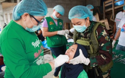 <p><strong>HEALTH MISSION.</strong> Military doctors and members of the Maguindanao medical team work together to serve the displaced people of Datu Salibo town during a medical-dental outreach program Thursday (July 12) in Barangays Butilen and Butalo of the municipality. <em><strong>(Photo by 6ID)</strong></em></p>