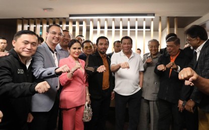 <p><strong>PINOY PRIDE.</strong> President Rodrigo Duterte, Malaysian Prime Minister Mahathir Mohamad, Filipino boxing champ Senator Manny Pacquiao, and other Philippine government officials pose for a "Duterte fist" right after the boxing icon won in his fight against Argentina's Lucas Matthysse in Kuala, Lumpur Malaysia on Sunday (July 15, 2018). <em>(Presidential Photo)</em></p>