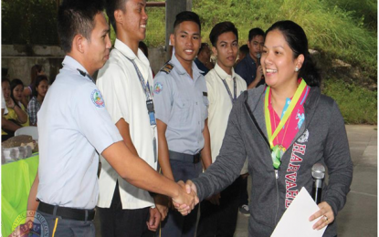 <p><strong>SCHOLARSHIP</strong>. ALONA Partylist Rep. Anna Villaraza-Suarez distributes financial assistance to some 361 scholars from the Laguna State Polytechnic University (LSPU)-Lopez, Quezon campus on Saturday (July 14). <em>(Photo courtesy of Quezon PIO)</em></p>