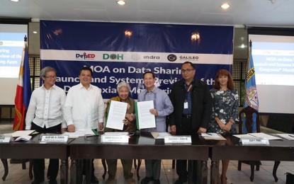 <p><span lang="EN-US"><strong>MONITORING APP.</strong> The Department of Education and the Department of Health sign an expression of cooperation, together with Indra Philippines Inc. and Galileo Software Services Inc., for the development of two systems/applications that will enable the government to monitor learners previously vaccinated with Dengvaxia®. <em>(Photo courtesy of DepEd)</em></span></p>