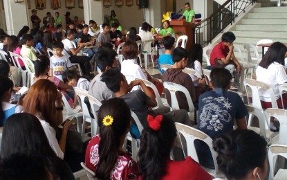 <p><strong>PAY DAY.</strong> Students who participated in the summer job program of  Bacolod City gather at the main lobby of the Bacolod City Government Center to wait for the release of  their salaries on Wednesday (July 18, 2018).<em>(Photo by Nanette L. Guadalquiver)</em></p>
<p> </p>