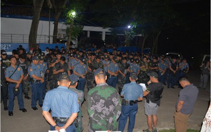 <p><strong>PRO-7 BRIEFING.</strong> Operatives of the Police Regional Office - Central Visayas (PRO-7) listen to the briefing before the conduct of the simultaneous 'One Time, Big Time' operation in Cebu province early Wednesday morning (July  18, 2018)<em> (Photo courtesy of PRO-7)</em></p>