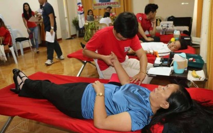 <p><strong>'DuRolympics'</strong>. Teachers in Alaminos City donate blood to set an example to their pupils and students. <em>(Photo courtesy of Alaminos City Government)<strong> </strong></em></p>