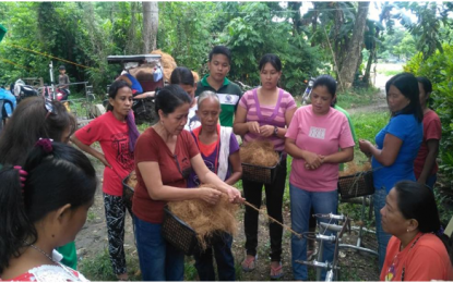 <p><strong>NET-MAKING</strong>. Some 20 women farm workers in four villages in Quezon are now engaged in the production of nets from coconut fibers to earn extra-income. They were trained under the “Hands-on Training on Coco Fiber Utilization Project” by the Office of Quezon Provincial Agriculturist under the “Serbisyong Suarez sa Agrikultura”program. <em>(Photo courtesy of Quezon-OPA)</em></p>