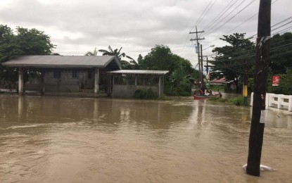 <p>HEAVY FLOODING. Moderate to heavy downpour brought by the enhanced southwest monsoon caused flooding in Hermosa, Bataan on Sunday (July 22). The province of Bataan is now under a state of calamity. <em>(Photo courtesy of Aristotle Gaza)</em></p>