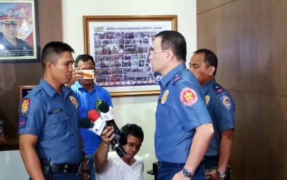 <p><strong>SCOLDED. </strong>NCRPO Director Chief Supt. Guillermo Eleazar (right) reprimands PO1 Edmar Costo of the Parañaque City Police after he was caught on video slapping a bus driver at the corner of Roxas Boulevard and Redemptorist Street. <em>(Photo courtesy: NCRPO Public Information Office)</em></p>