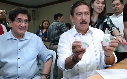 <p><strong>DRUG TESTING</strong>. Senate President Vicente "Tito" Sotto III and Senator Gregorio Honasan II show the urinal cases for undergoing drug testing at the Senate in Pasay City on Monday (July 30, 2018). <em>(PNA photo by Avito C. Dalan)</em></p>