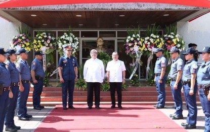 <p><strong>REMEMBERING RAFAEL M. SALAS.</strong> Commission on Population Executive Director Juan Antonio Perez III  (center) with Bago City Mayor Nicholas Yulo (right), and  Chief Inspector Joeffer Cabural, police chief of Bago City, during the 90<sup>th</sup> birth anniversary rites for Rafael M. Salas in front of the Bago City Community Center on Tuesday (August 7, 2018) .<em> (Photo courtesy of Bago City)</em></p>
<p><em> </em></p>