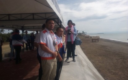 <p><strong>DPWH CHIEF ON PROJECT SITE.</strong> Department of Public Works and Highways (DPWH) Secretary Mark Villar inspects the newly completed section of Leyte's ride embankment project on Tuesday (August 7, 2018) meant to shield coastal communities from rise of sea level.<em> (Photo by Sarwell Meniano)</em></p>