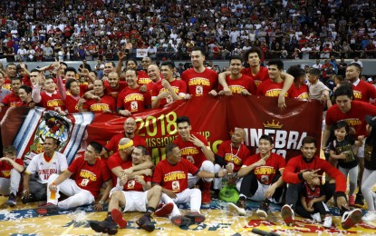 <p><strong>PBA CHAMPS.</strong> Barangay Ginebra is back as the PBA Commissioner's Cup champion after 21 years. The Gin Kings edged San Miguel Beermen, 93-77. <em>(Photo courtesy of PBA Media Bureau)</em></p>