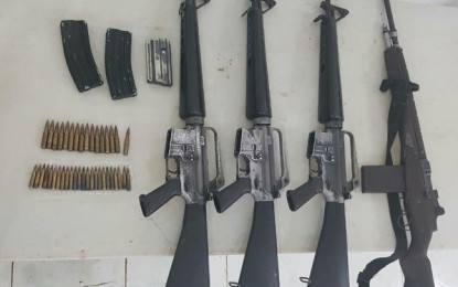 <p>The firearms and ammunition that the two members and five supporters of the ISIS-inspired Maute group have yielded to authorities when they surrendered on Monday in Masiu, Lanao del Sur. <em><strong>(Photo courtesy: Army’s 1st Infantry Division PIO)</strong></em></p>