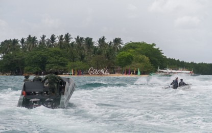 <p><strong>SECURITY TASK GROUP.</strong> Joint operatives and troops of the PNP Maritime Group, Philippine Coast Guard, and the Armed Forces of the Philippines while conducting regular security patrol off Honda Bay Islands, Puerto Princesa City.<em> (File photo by CARF)</em></p>
