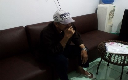 <p><strong>ALLEGED ASG.</strong> Suspected Abu Sayyaf member Oger Roma Pelonio covers his face during an interview at the Criminal Investigation and Detection Group office in Cebu City on Thursday (August 16, 2018). (<em>Photo by Luel Galarpe</em>) </p>