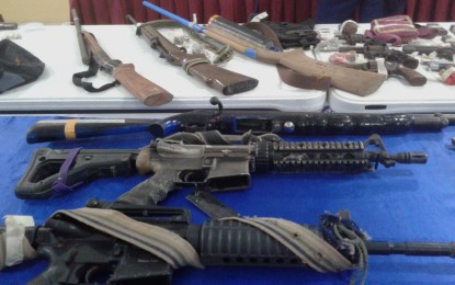 <p>Some of loose firearms recovered by Samar provincial office in Calbayog City. <em>(Photo by Sarwell Meniano)</em></p>