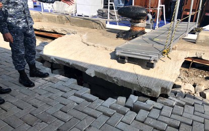 <p><strong>CRACKED IN PIER PAVING BLOCK:</strong> A crack in the paving block of the pier expansion project by the Philippine Ports Authority head office at the Puerto Princesa City Pier can be seen in this photo taken on Aug. 20, 2018. <em>(Photo by CARF)</em></p>