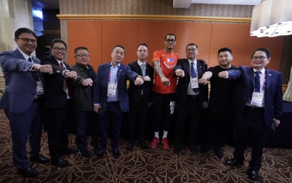 <p>Filipino-American basketball player Jordan Clarkson (fourth from right) with Philippine Sports Commission chairman William Ramirez (third from right), Foreign Affairs Secretary Allan Peter Cayetano (fourth from left) and Philippine Olympic Committee president Ricky Vargas (far right) in a meeting at the Ritz Carlton Hotel in Jakarta, Indonesia on Monday. (Photo courtesy: PSC Media Pool)</p>