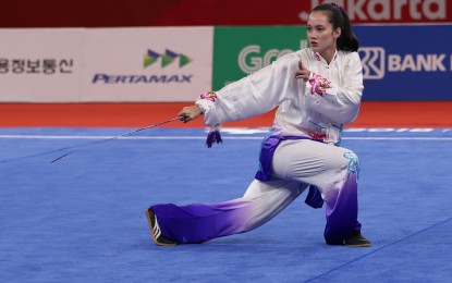 <p><strong>BRONZE WINNER.</strong> Agatha Chrystenzen Wong performing during the women's taijijian event in the 18th Asian Games wushu competition at the JIExpo Kemayoran Hall B3 in Jakarta, Indonesia on Monday.<em> (Photo by PSC Media Pool)</em></p>
