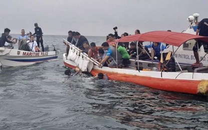 <p><strong>'TALA' RETURNS HOME</strong>. Volunteers lower the rough-toothed dolphin called 'Tala' into the water as the mammal was released on Tuesday (August 21, 2018). <em>(Photo courtesy of Dr. Lemnuel Aragones' Facebook account) </em></p>