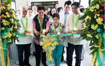 <p>INAUGURAL RITES. Batangas Governor Hermilando I. Mandanas (from left), Department of Health (DOH) Calabarzon Regional Director Dr. Eduardo C. Janairo, DOH Assistant Secretary Maria Francia M. Laxamana and Batangas Medical Center Chief of Hospital III Dr. Ramoncito C. Magnaye lead the ribbong cutting rites during the inauguration of the PHP155.9 M new Surgery Building “B” with top-of-line surgical facilities and operating room complex at the Batangas Medical Center in Batangas City on Friday (Aug. 24, 2018). The facilities will serve patients not only from Batangas City but also from the four other provinces of Calabarzon Region <em>(Photo by Ben Briones/PNA)</em></p>